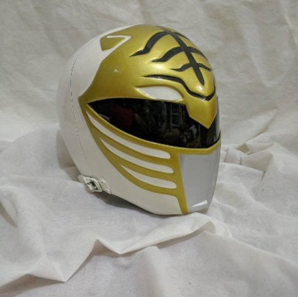 The White Ranger (helmet) - Picture 2 of 2